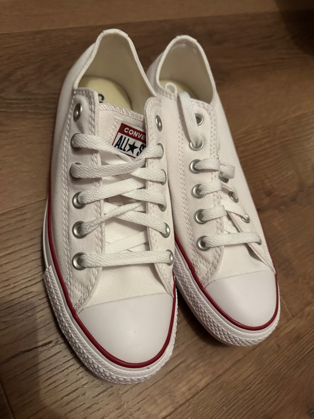 Converse Chuck Taylor Low Top Sneakers - White with Red & Navy Trim Size 8 NWB - Picture 4 of 4